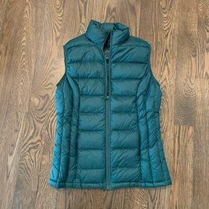 Market Spruce SIZE SMALL Hunter Green Down Vest
